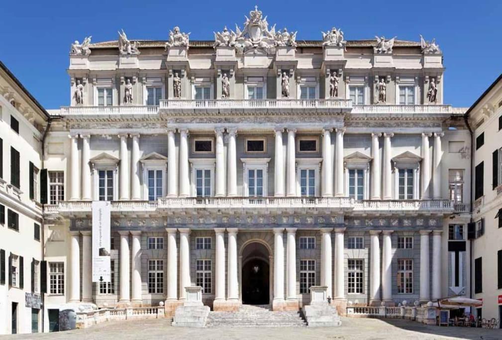 Luminoso Appartamento Nel Cuore Di Genova+Balcone Kültér fotó